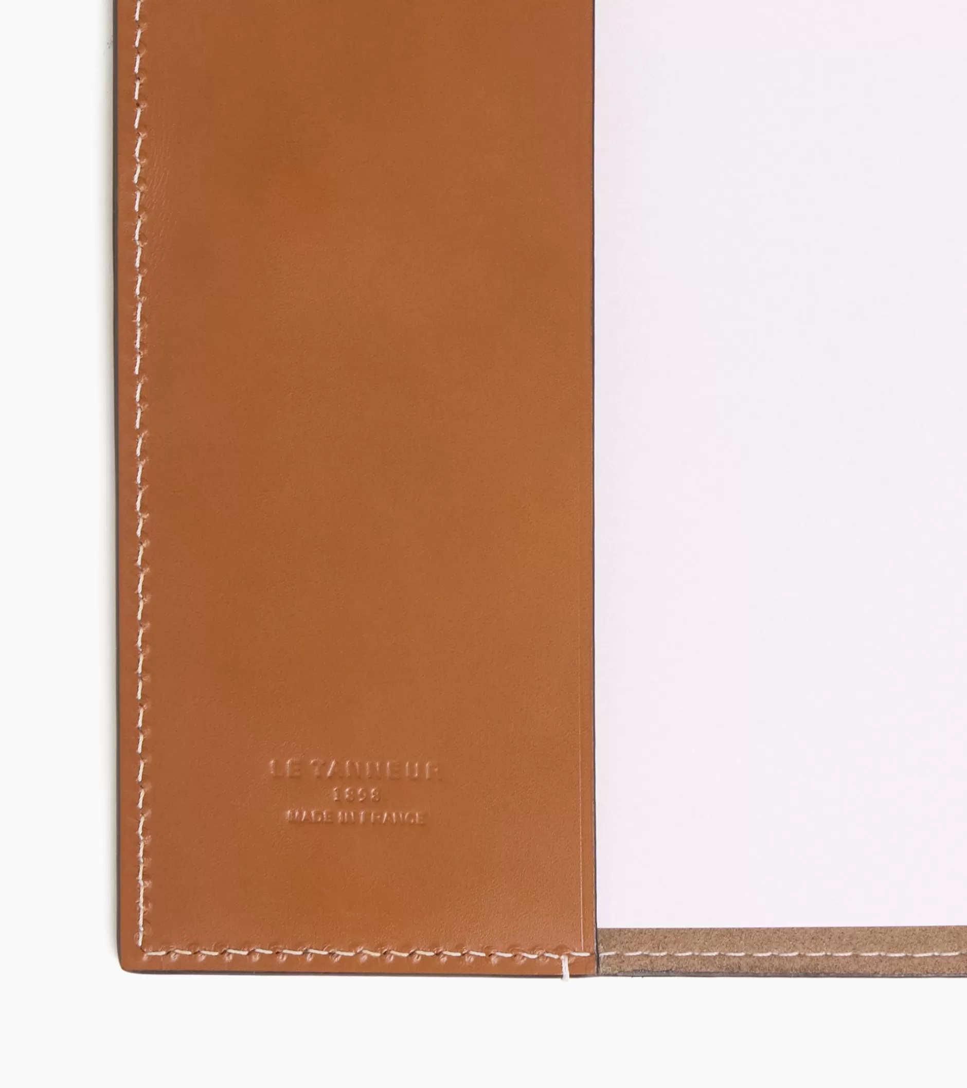 couverture_en_cuir_lisse_et_carnet_de_notes_a__tan_2.webp Femme Le Tanneur Couverture en cuir lisse et carnet de notes A5 - TAN