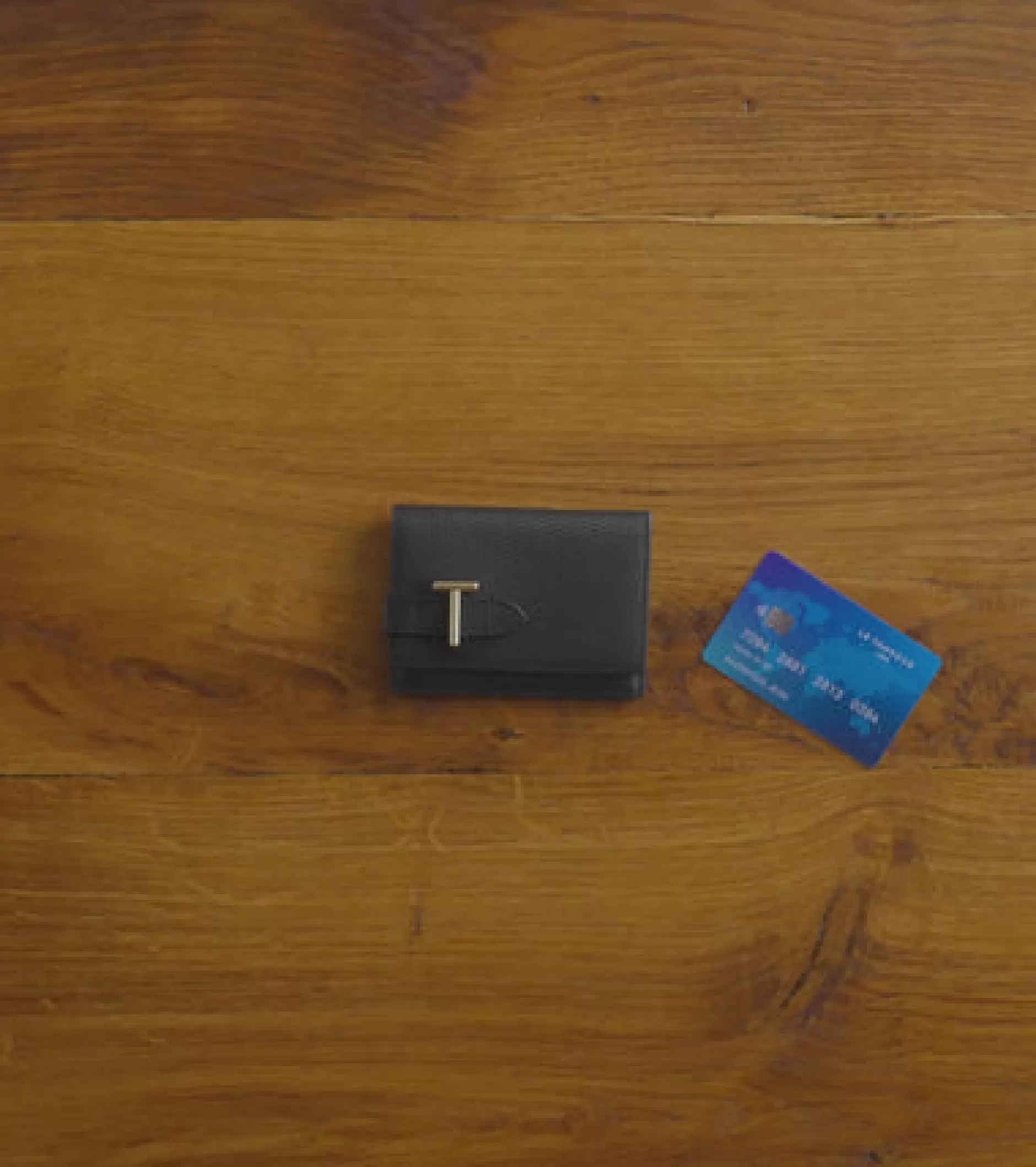 Femme Le Tanneur Porte cartes à rabat Emilie en cuir signature T - Black Le Bleu