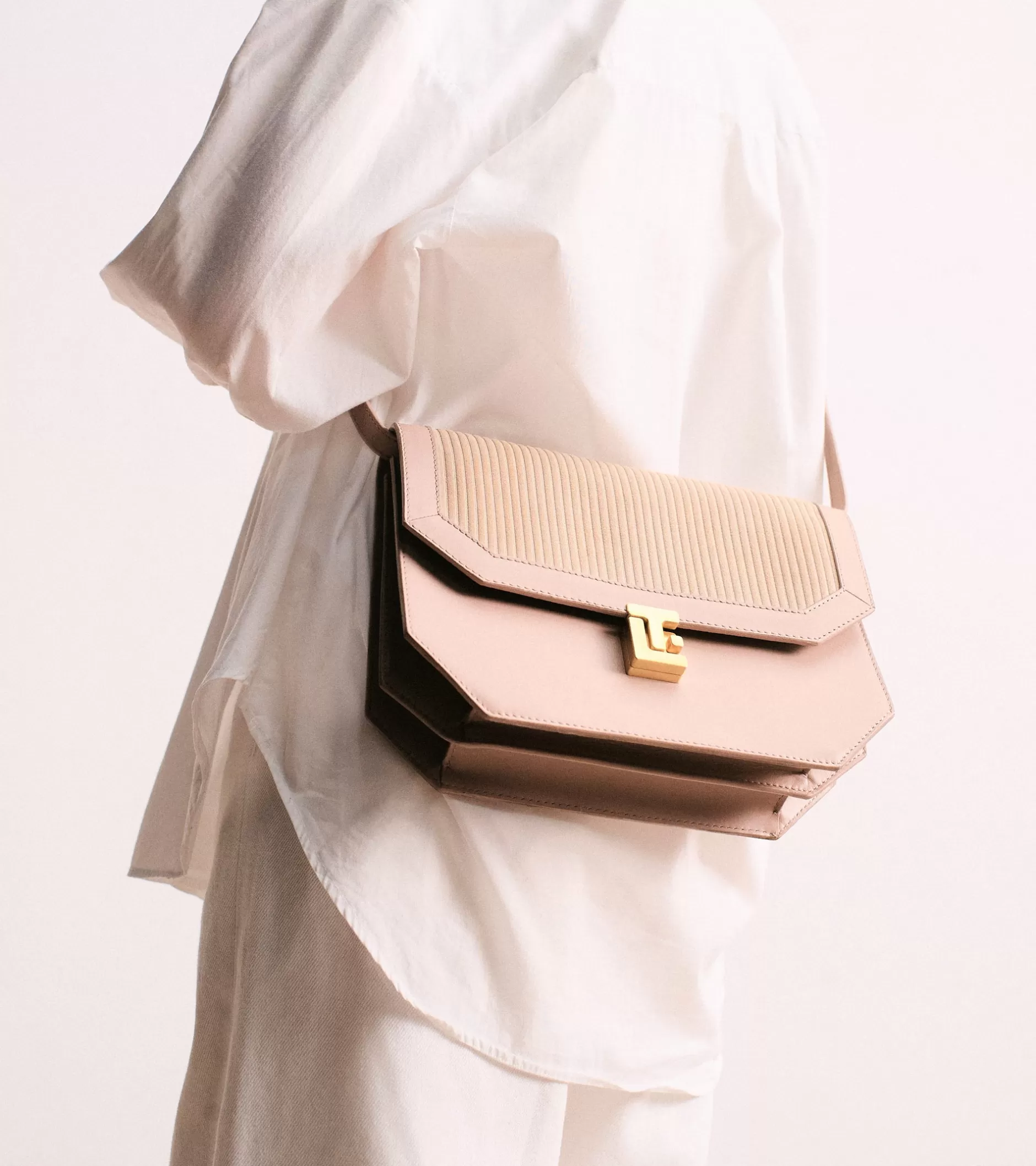 Femme Le Tanneur Sac bandoulière moyen modèle Rose en cuir côtelé et cuir lisse - GREGE 1